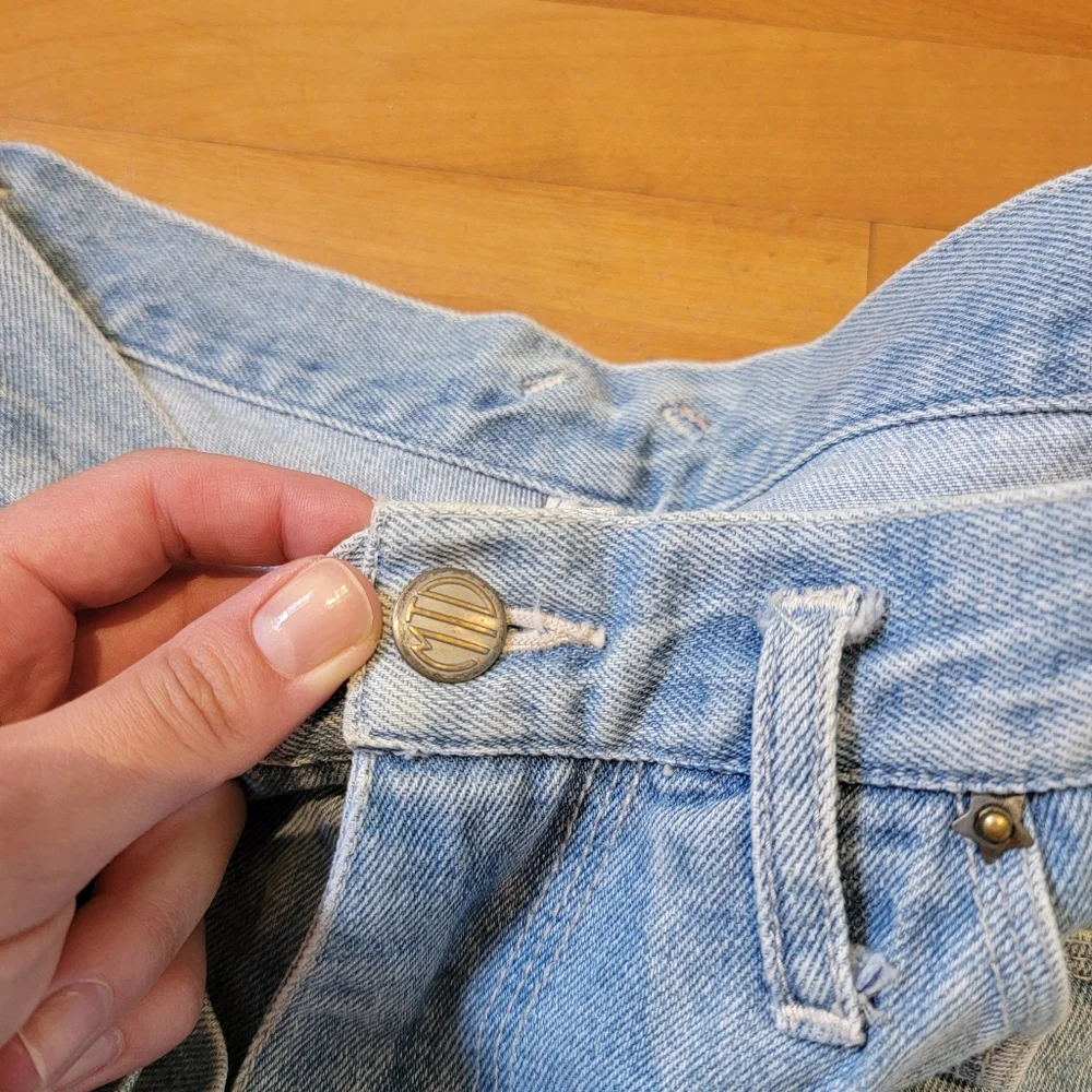 Vintage Lightwash Denim Jorts - Picture 4 of 8